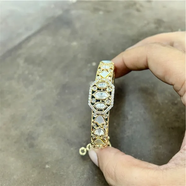 White_Elegant_Gold_Plated_Kundan_Bracelet