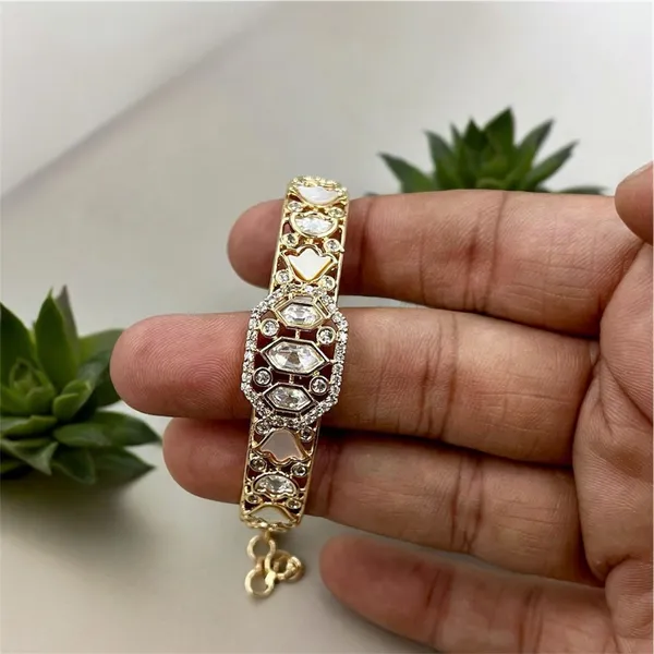 White_Elegant_Gold_Plated_Kundan_Bracelet