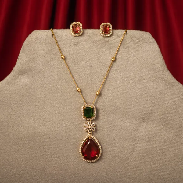 Regal_Feather_Almond_Necklace