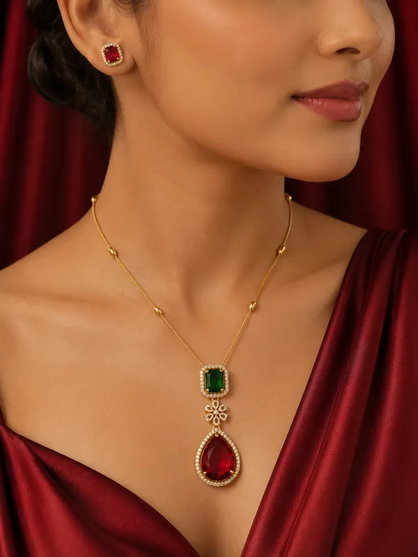 Regal_Feather_Almond_Necklace