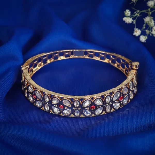 Ruby_White_Flower_Shaped_White_Kundan_Bracelet