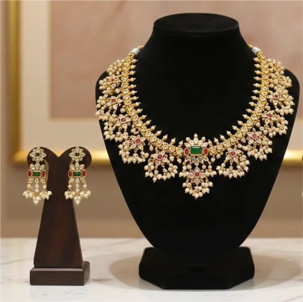 Imperial_Emerald_Guttapusalu_Set