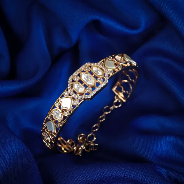 White_Elegant_Gold_Plated_Kundan_Bracelet