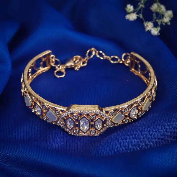 White_Elegant_Gold_Plated_Kundan_Bracelet