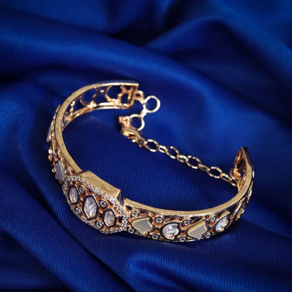 White_Elegant_Gold_Plated_Kundan_Bracelet
