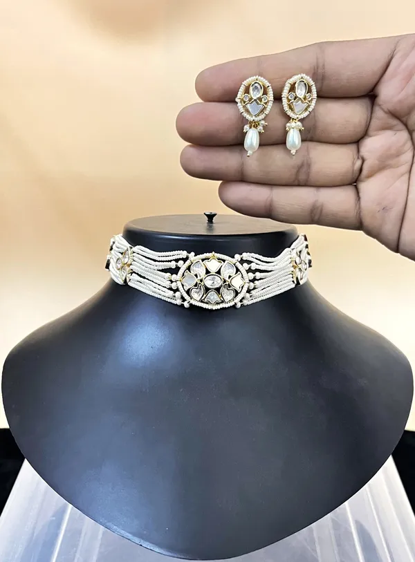 White_Stunning_Kundan_Mother_Pearl_Choker_Set_For_Women