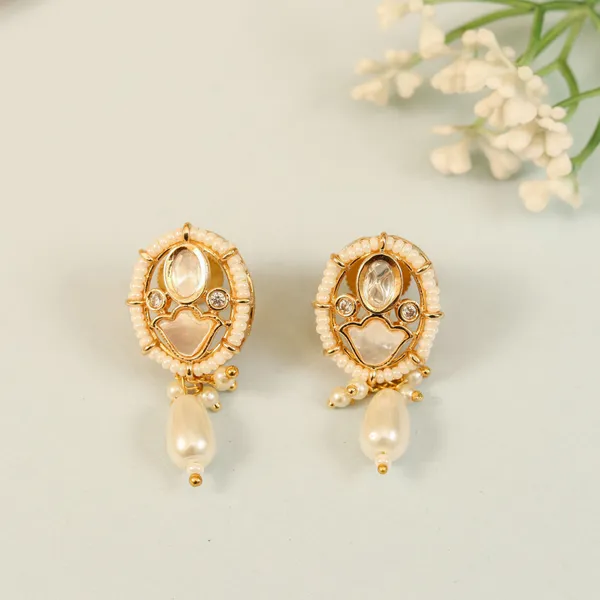 White_Stunning_Kundan_Mother_Pearl_Choker_Set_For_Women