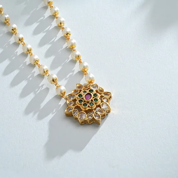 Elegant_Gold_Plated_Pendant_Set