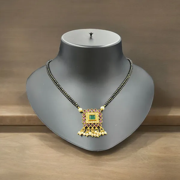 Ruby_Green_Antique_Square_Shape_Mangalsutra