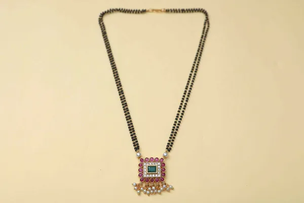 Ruby_Green_Antique_Square_Shape_Mangalsutra