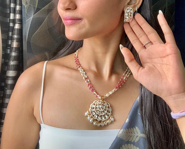 Ruby_Elegant_Kundan_Gold_Plated_Necklace_Set