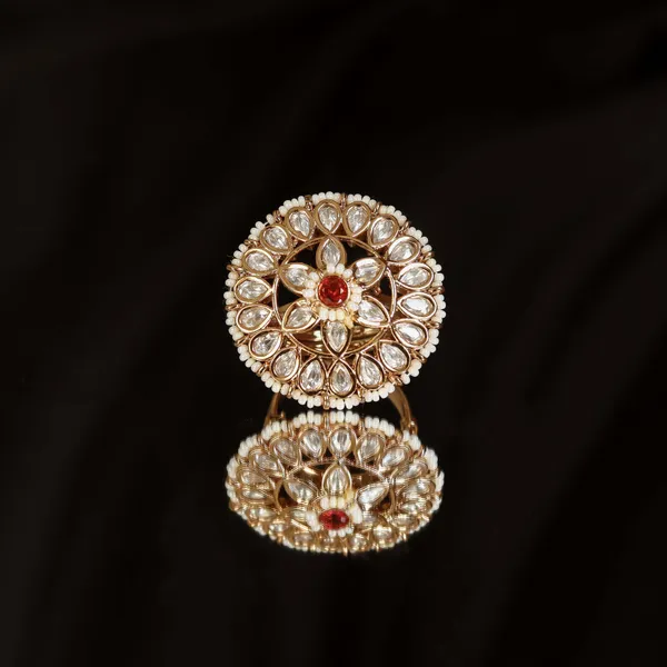 Red_Dazzling_Round_Shape_Kundan_Ring