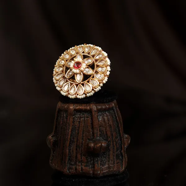 Red_Dazzling_Round_Shape_Kundan_Ring