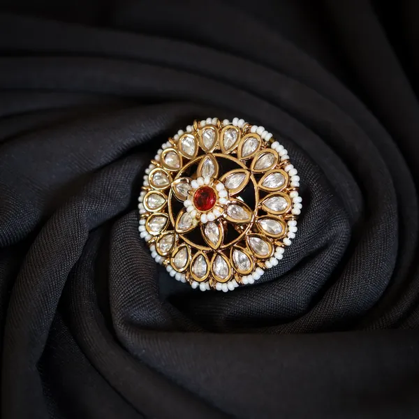 Red_Dazzling_Round_Shape_Kundan_Ring