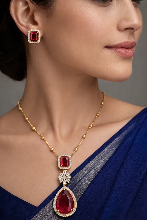 Regal_Feather_Almond_Necklace