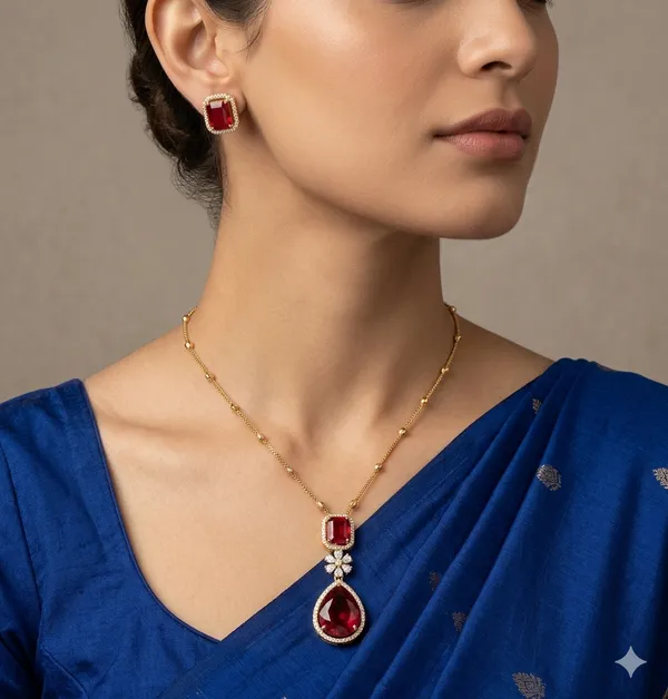 Regal_Feather_Almond_Necklace