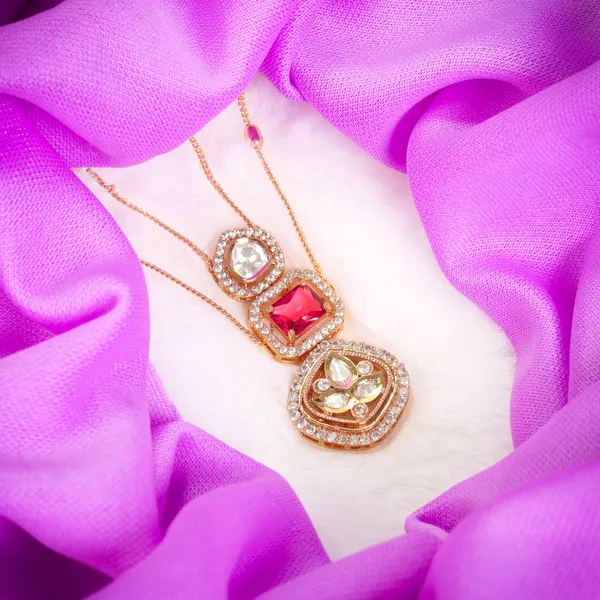 Lustrous_Chain_Set