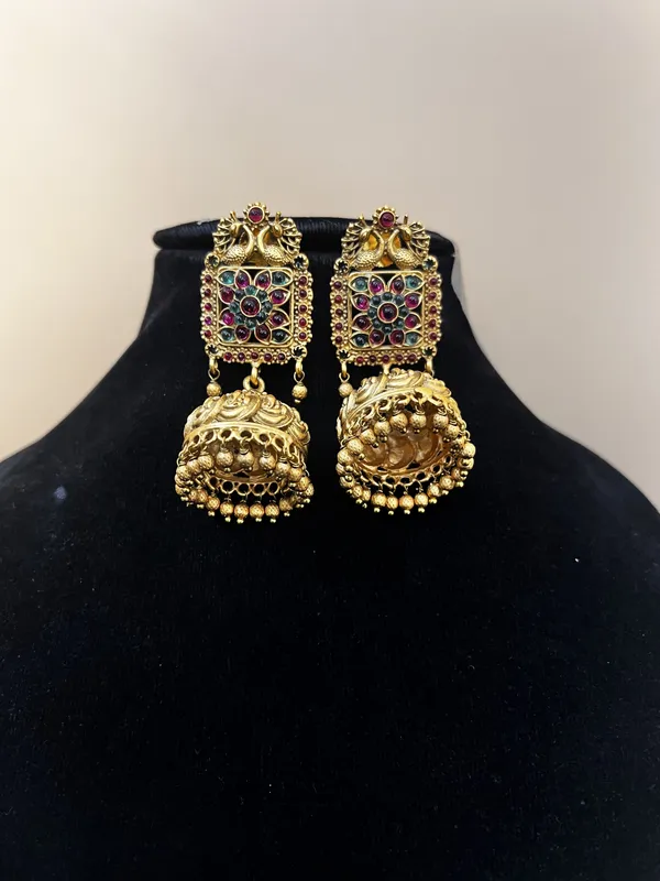 Ruby_Green_Antique_Square_shape_studs