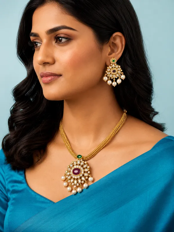 Elegant_Gold_Plated_Pendant_Set