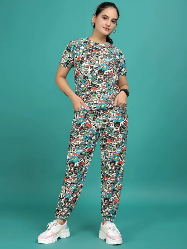 Multi_Colour_Elastane_T-Shirt_&_Pyjamas_Set_For_Women_|_Regular_Round_Neck_Short_Sleeve_|_Printed