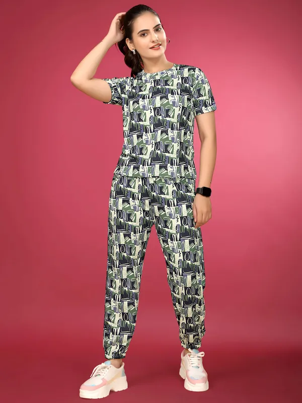 Grey_Printed_Elastane_T-Shirt_&_Pyjamas_Set_For_Women_|_Regular_Round_Neck_Short_Sleeve