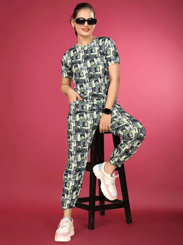 Grey_Printed_Elastane_T-Shirt_&_Pyjamas_Set_For_Women_|_Regular_Round_Neck_Short_Sleeve