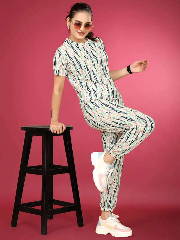White_Base_Elastane_T-Shirt_&_Pyjamas_Set_For_Women_|_Regular_Round_Neck_Short_Sleeve_|_Printed