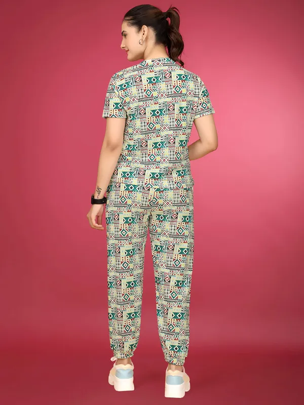 Pista_Green_Printed_Valentino_Elastane_T-Shirt_&_Pyjamas_Set_For_Women_|_Regular_Round_Neck_Short_Sleeve