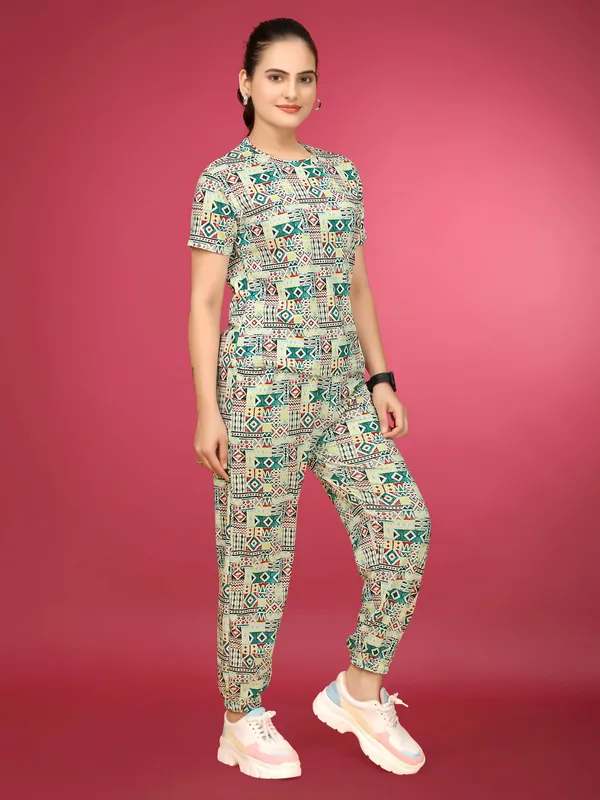Pista_Green_Printed_Valentino_Elastane_T-Shirt_&_Pyjamas_Set_For_Women_|_Regular_Round_Neck_Short_Sleeve
