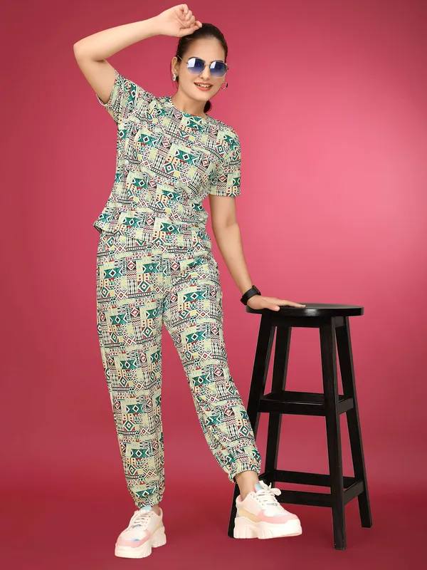 Pista_Green_Printed_Valentino_Elastane_T-Shirt_&_Pyjamas_Set_For_Women_|_Regular_Round_Neck_Short_Sleeve