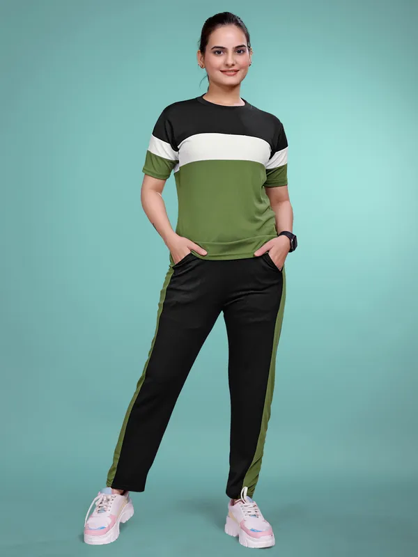 Mendi__Printed_Elastane_TrackSuit_Set_For_Women_|_Regular_Round_Neck_Short_Sleeve