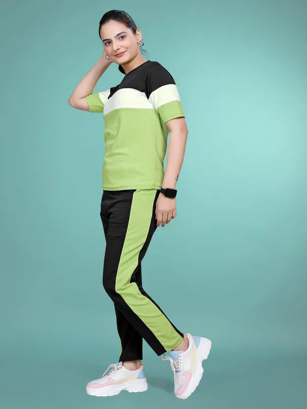Pista_Printed_Elastane_TrackSuit_Set_For_Women_|_Regular_Round_Neck_Short_Sleeve