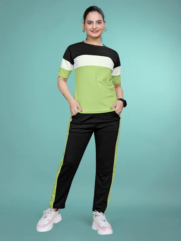 Pista_Printed_Elastane_TrackSuit_Set_For_Women_|_Regular_Round_Neck_Short_Sleeve