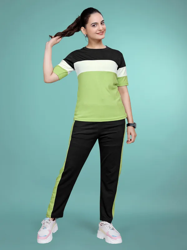 Pista_Printed_Elastane_TrackSuit_Set_For_Women_|_Regular_Round_Neck_Short_Sleeve