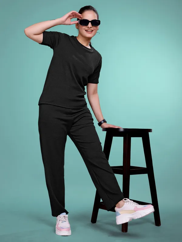Black_Printed_Elastane_T-Shirt_&_Pyjamas_Set_For_Women_|_Regular_Round_Neck_Short_Sleeve