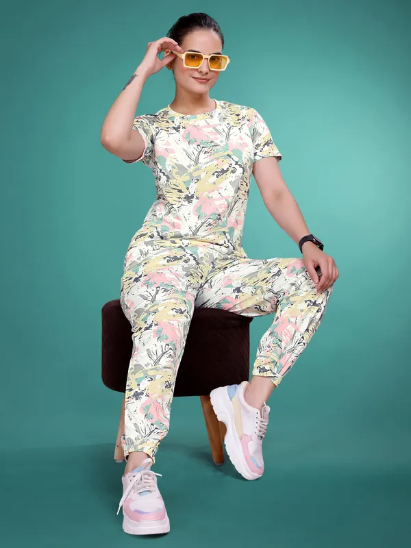 Cream_Printed_Elastane_T-Shirt_&_Pyjamas_Set_For_Women_|_Regular_Round_Neck_Short_Sleeve
