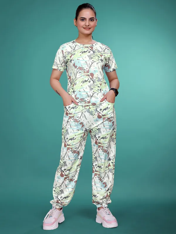 Pista_Printed_Elastane_T-Shirt_&_Pyjamas_Set_For_Women_|_Regular_Round_Neck_Short_Sleeve