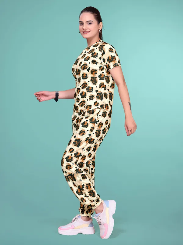 Brown_Printed_Valentino_Elastane_NightSuit_Set_For_Women_|_Regular_Round_Neck_Short_Sleeve