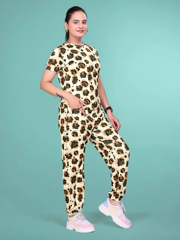 Brown_Printed_Valentino_Elastane_NightSuit_Set_For_Women_|_Regular_Round_Neck_Short_Sleeve