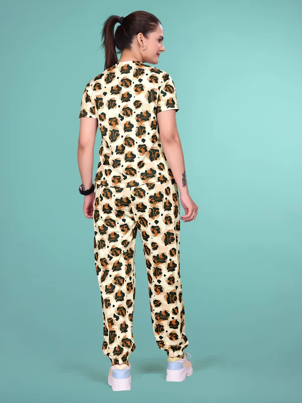 Brown_Printed_Valentino_Elastane_NightSuit_Set_For_Women_|_Regular_Round_Neck_Short_Sleeve