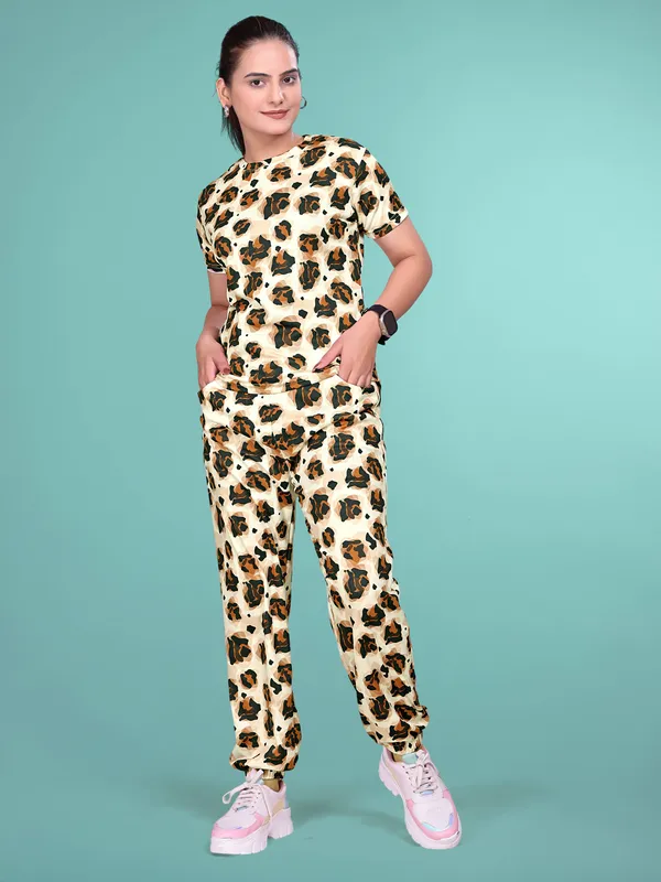 Brown_Printed_Valentino_Elastane_NightSuit_Set_For_Women_|_Regular_Round_Neck_Short_Sleeve