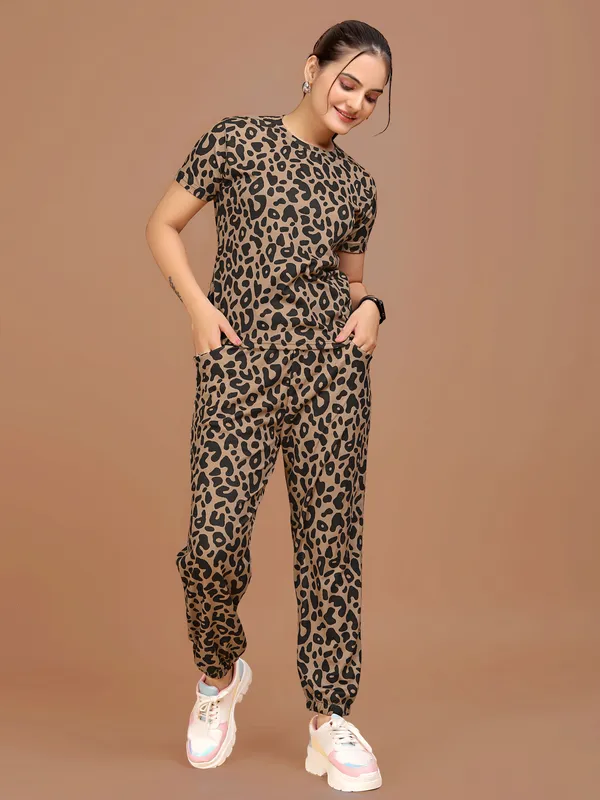 Beige_Printed_Elastane_T-Shirt_&_Pyjamas_Set_For_Women_|_Regular_Round_Neck_Short_Sleeve