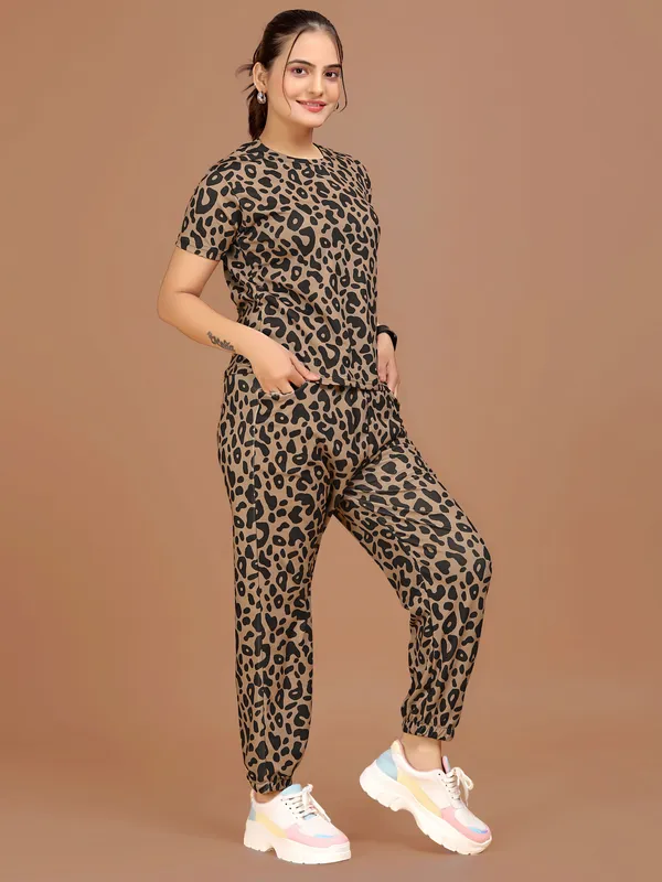 Beige_Printed_Elastane_T-Shirt_&_Pyjamas_Set_For_Women_|_Regular_Round_Neck_Short_Sleeve
