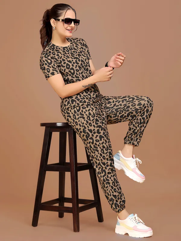 Beige_Printed_Elastane_T-Shirt_&_Pyjamas_Set_For_Women_|_Regular_Round_Neck_Short_Sleeve