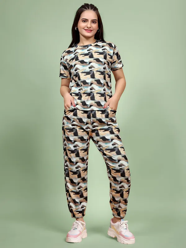 Beige_Printed_Elastane_T-Shirt_&_Pyjamas_Set_For_Women_|_Regular_Round_Neck_Short_Sleeve