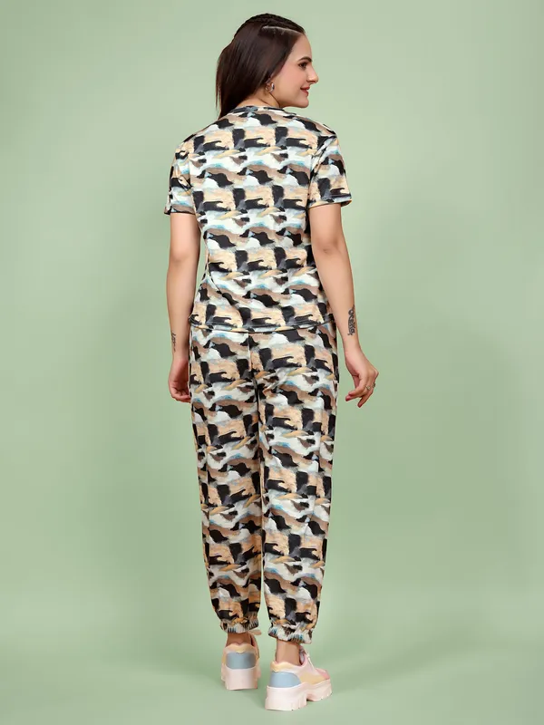 Beige_Printed_Elastane_T-Shirt_&_Pyjamas_Set_For_Women_|_Regular_Round_Neck_Short_Sleeve