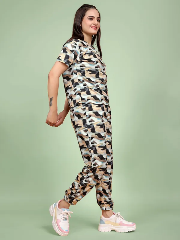 Beige_Printed_Elastane_T-Shirt_&_Pyjamas_Set_For_Women_|_Regular_Round_Neck_Short_Sleeve