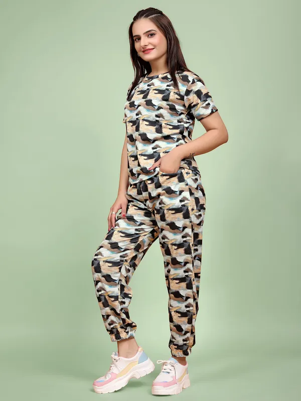 Beige_Printed_Elastane_T-Shirt_&_Pyjamas_Set_For_Women_|_Regular_Round_Neck_Short_Sleeve