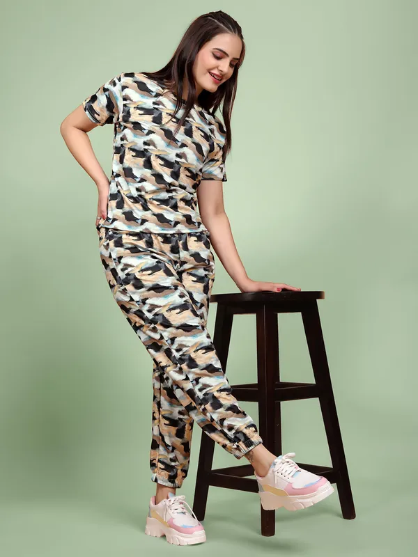 Beige_Printed_Elastane_T-Shirt_&_Pyjamas_Set_For_Women_|_Regular_Round_Neck_Short_Sleeve