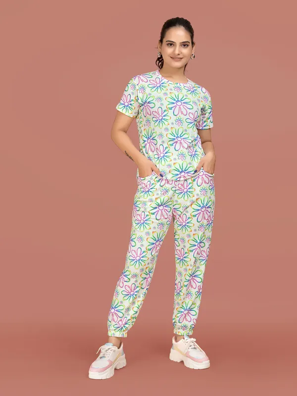 White_Printed_Elastane_T-Shirt_&_Pyjamas_Set_For_Women_|_Regular_Round_Neck_Short_Sleeve
